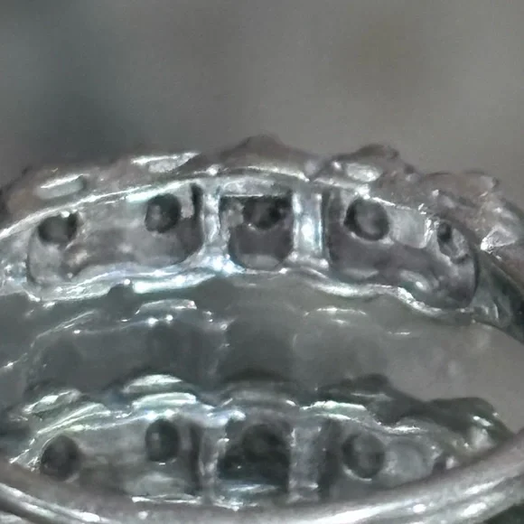 14k gold and natural diamond band - Picture 5 of 7